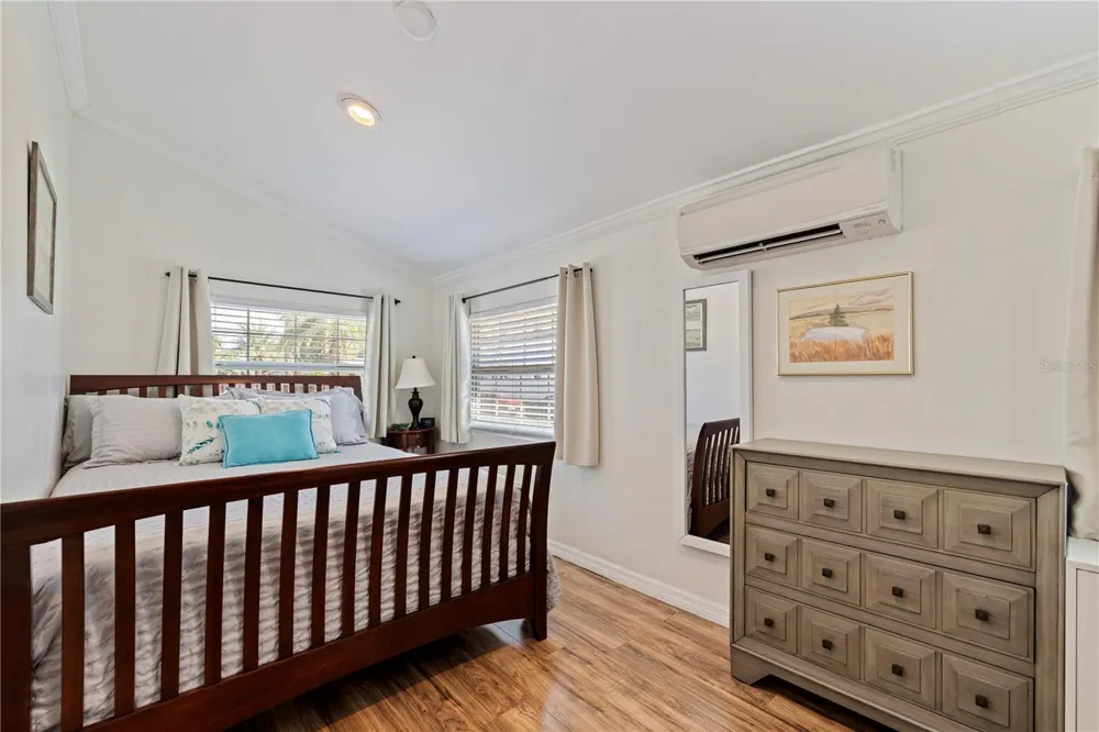 327 25TH STREET S St Petersburg, FL 33712