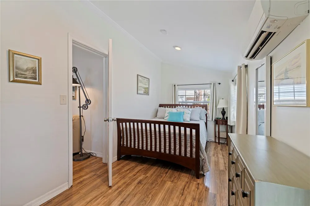 327 25TH STREET S St Petersburg, FL 33712