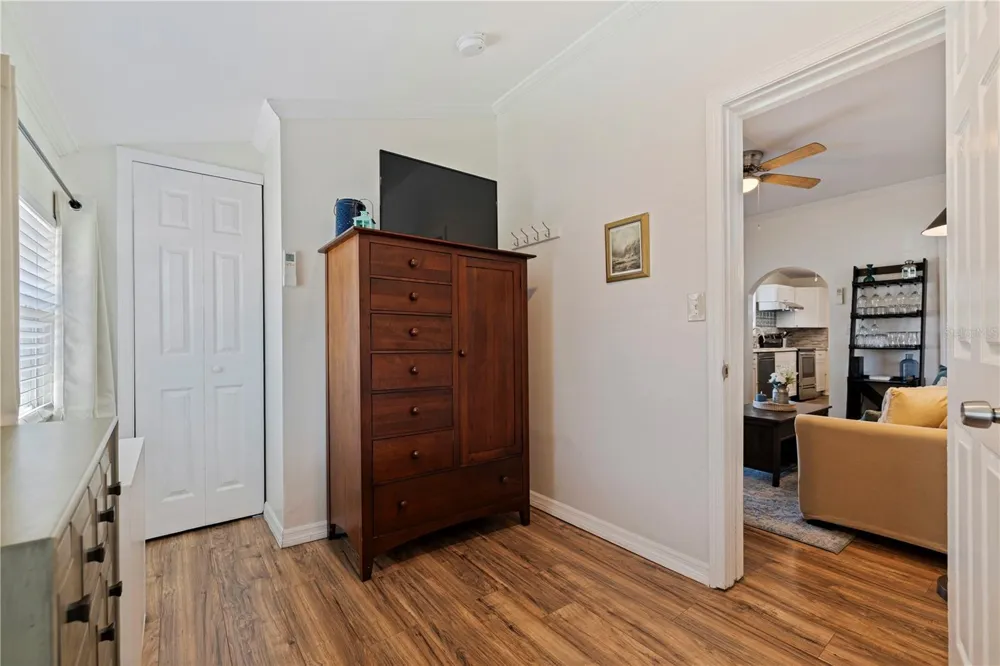 327 25TH STREET S St Petersburg, FL 33712