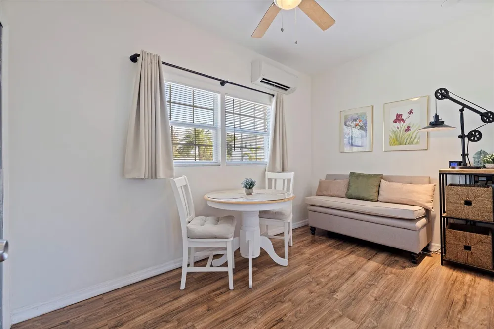 327 25TH STREET S St Petersburg, FL 33712