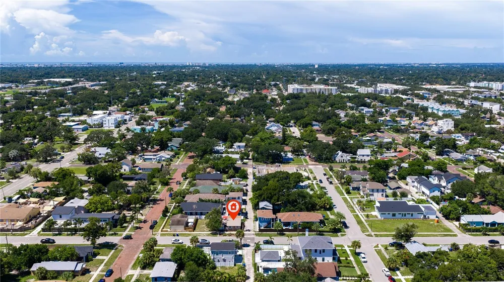 327 25TH STREET S St Petersburg, FL 33712
