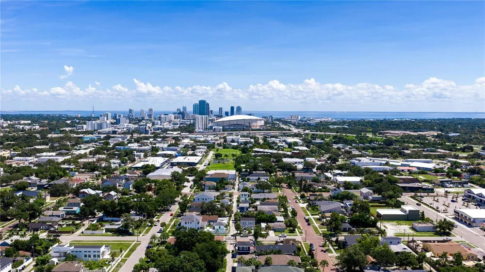 327 25TH STREET S St Petersburg, FL 33712
