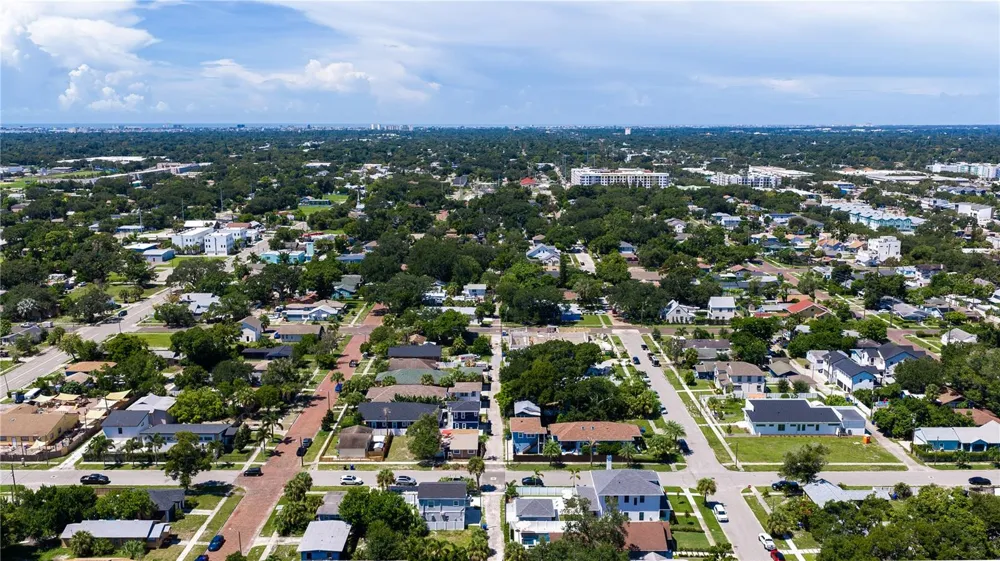 327 25TH STREET S St Petersburg, FL 33712