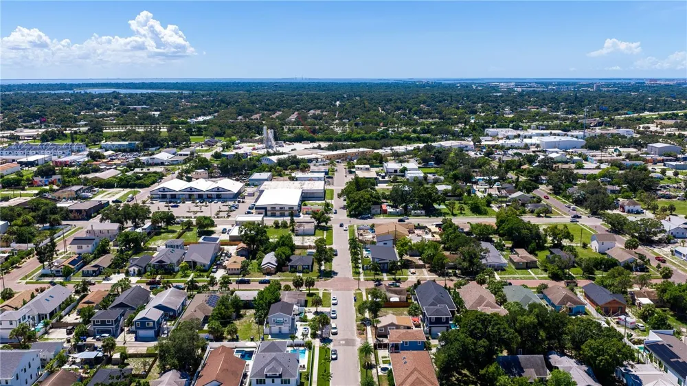 327 25TH STREET S St Petersburg, FL 33712