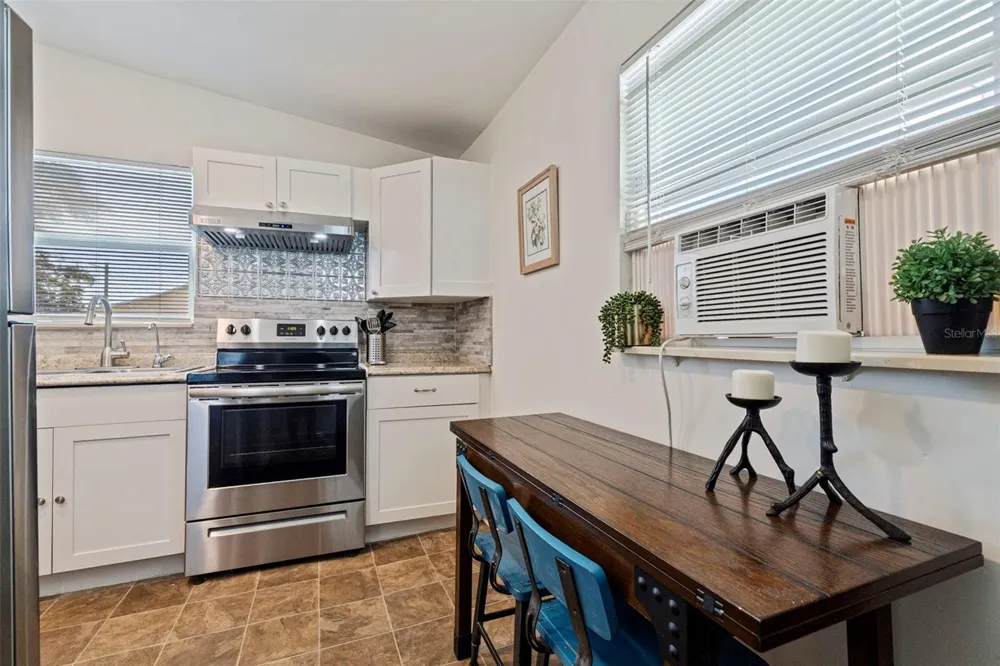 327 25TH STREET S St Petersburg, FL 33712