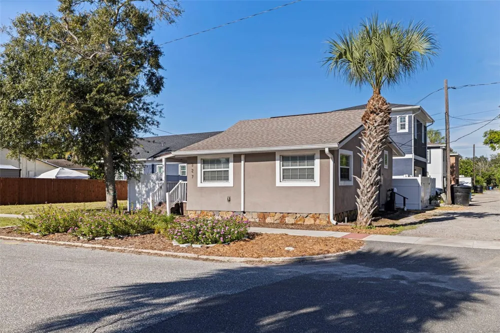 327 25TH STREET S St Petersburg, FL 33712