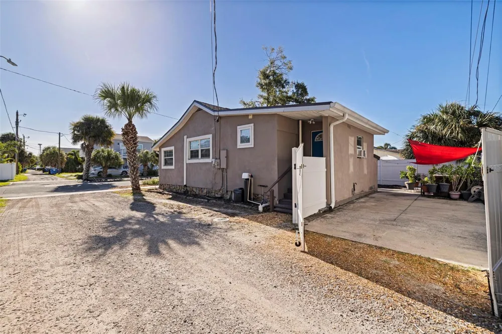 327 25TH STREET S St Petersburg, FL 33712