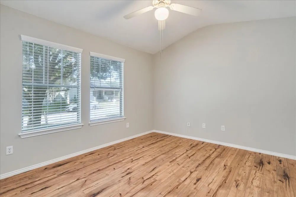 175 Wetzel Kyle, TX 78640