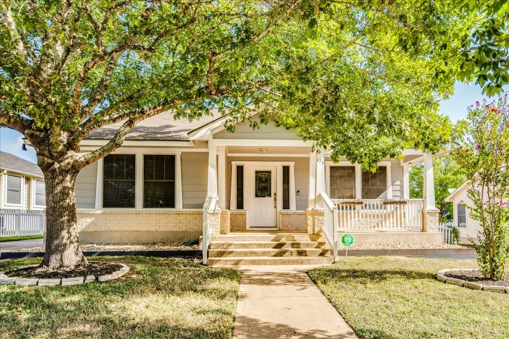 175 Wetzel Kyle, TX 78640