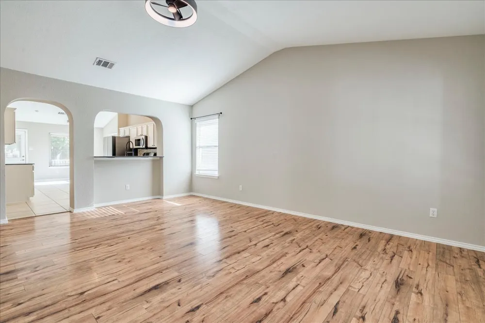 175 Wetzel Kyle, TX 78640
