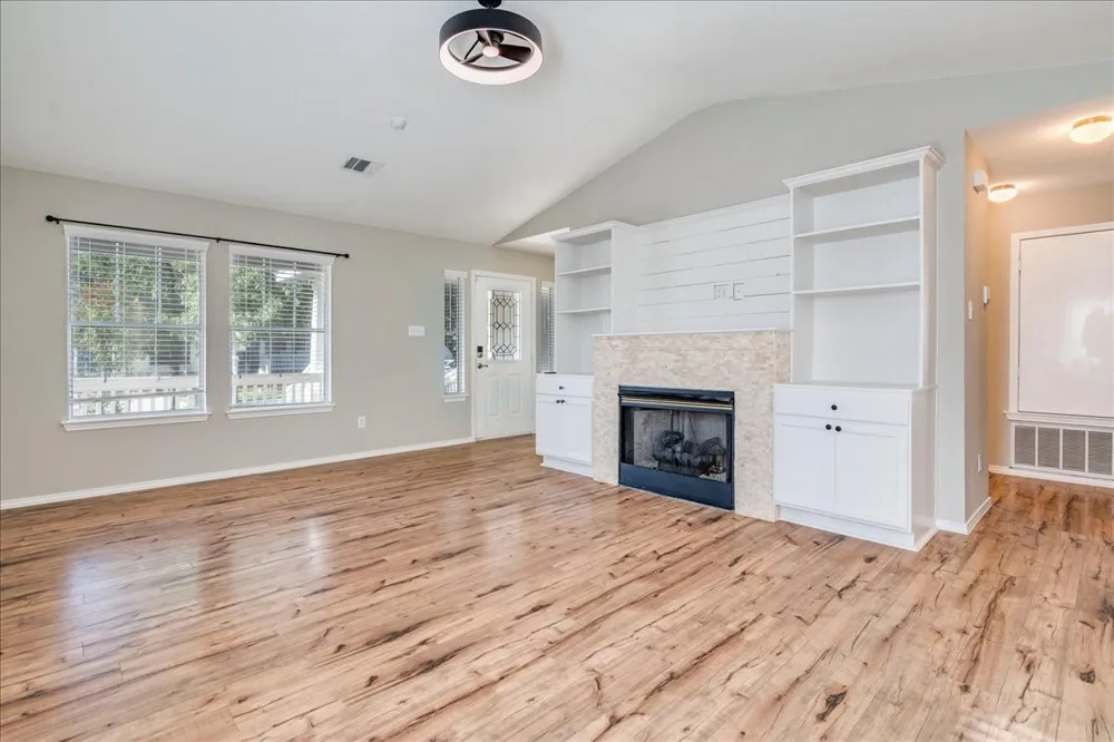 175 Wetzel Kyle, TX 78640