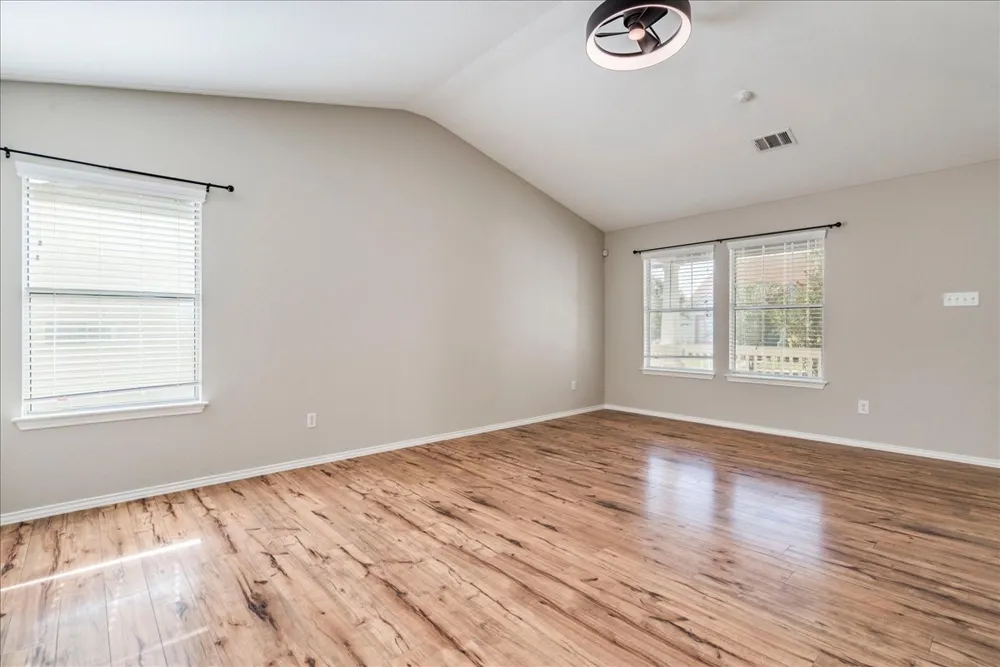 175 Wetzel Kyle, TX 78640