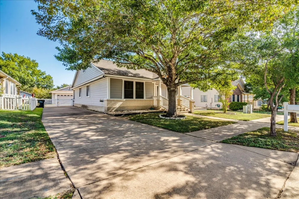 175 Wetzel Kyle, TX 78640