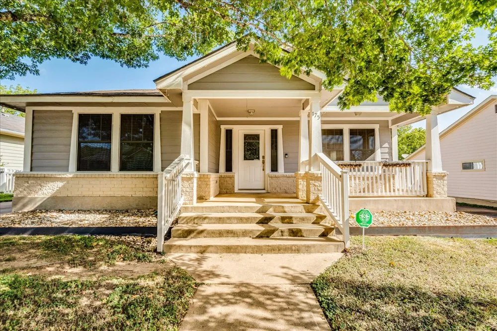 175 Wetzel Kyle, TX 78640