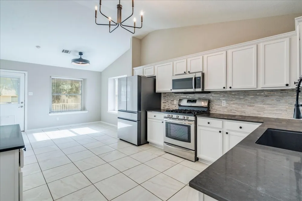 175 Wetzel Kyle, TX 78640