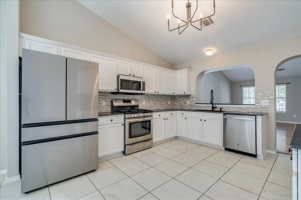 175 Wetzel Kyle, TX 78640
