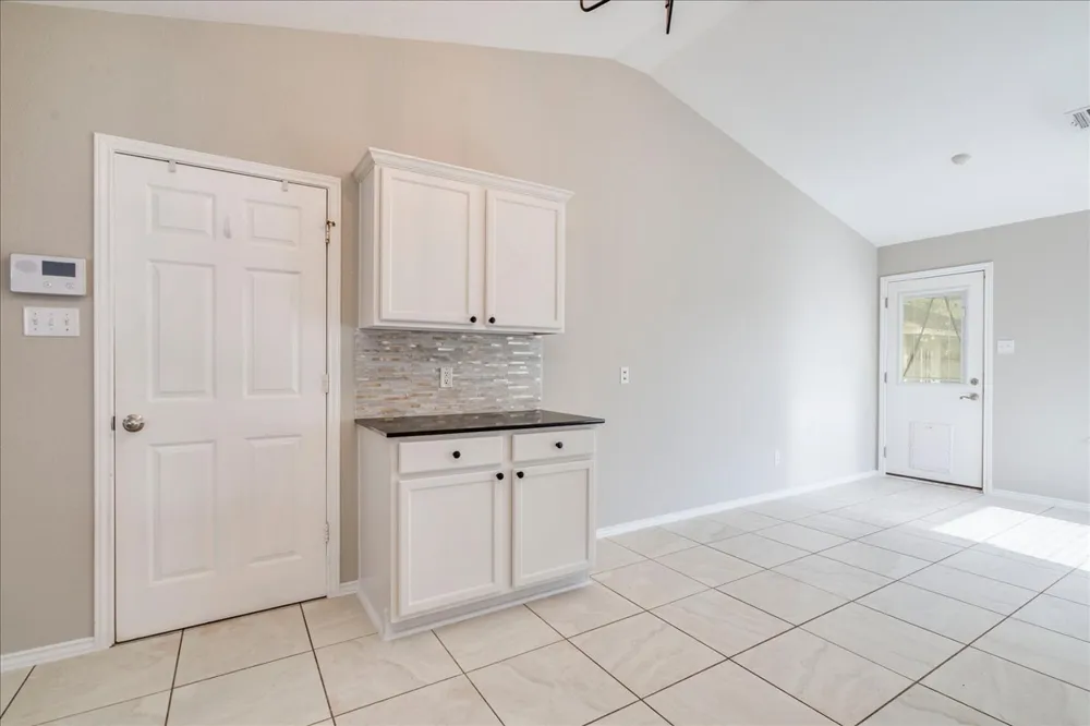 175 Wetzel Kyle, TX 78640