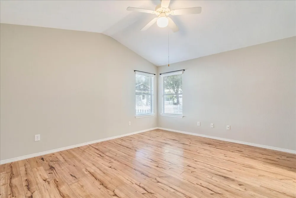 175 Wetzel Kyle, TX 78640
