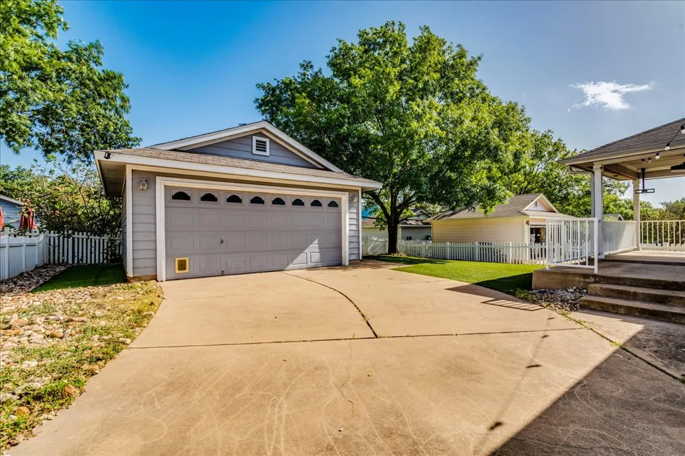 175 Wetzel Kyle, TX 78640