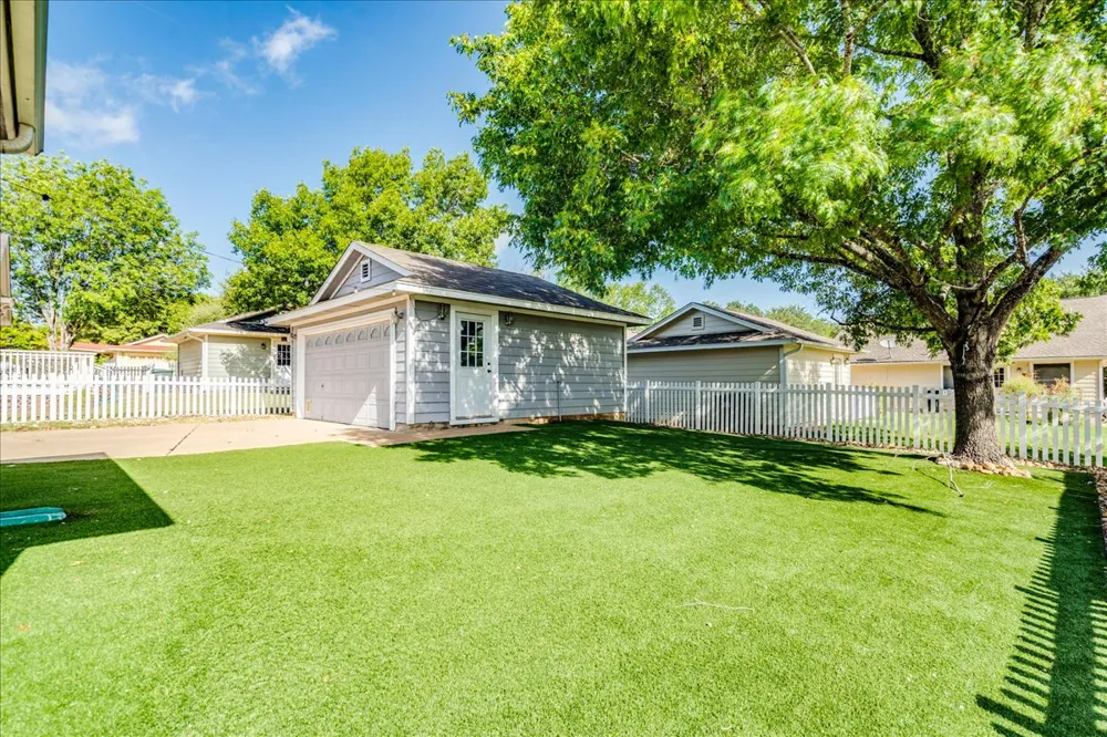 175 Wetzel Kyle, TX 78640