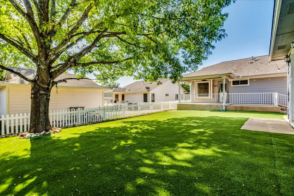 175 Wetzel Kyle, TX 78640