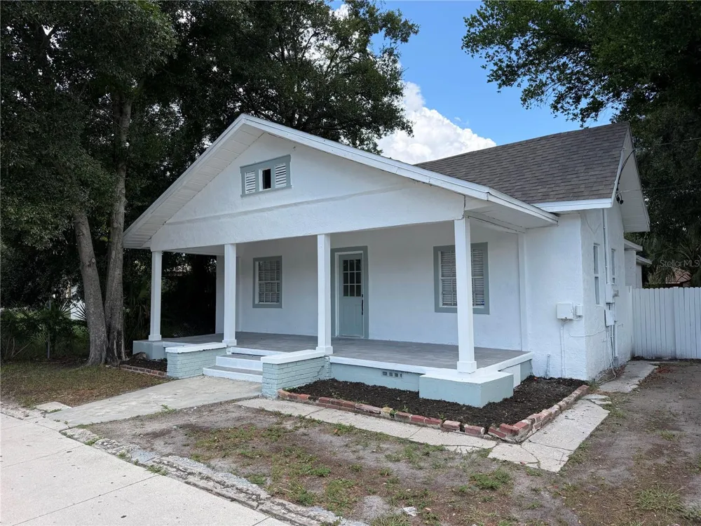 2604 E LAKE AVENUE Tampa, FL 33610