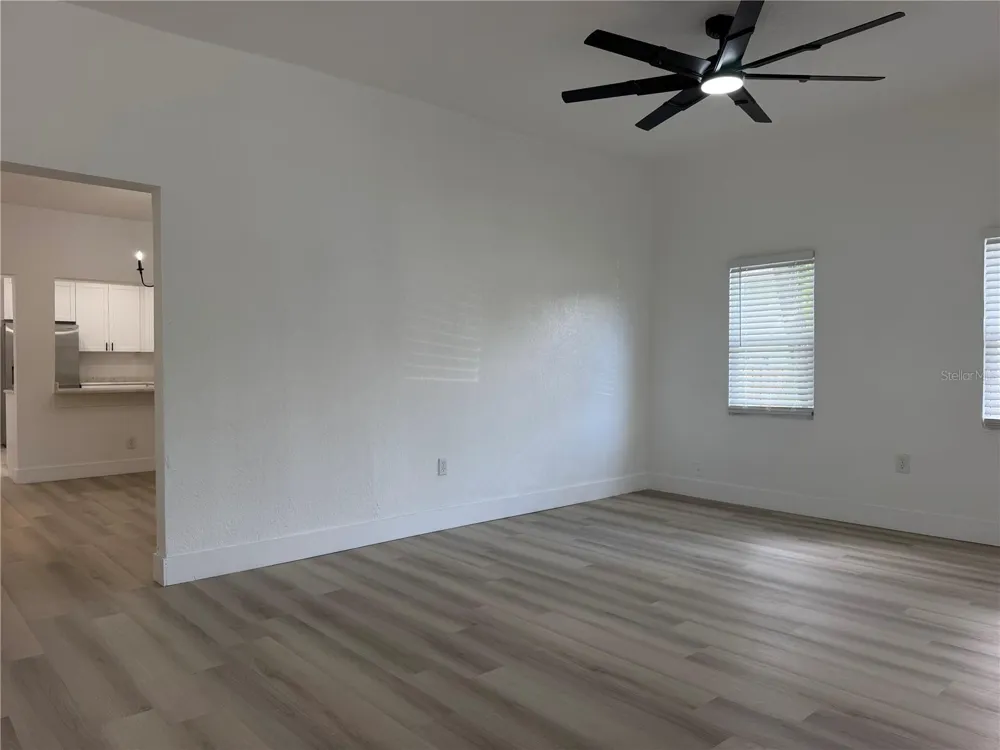 2604 E LAKE AVENUE Tampa, FL 33610
