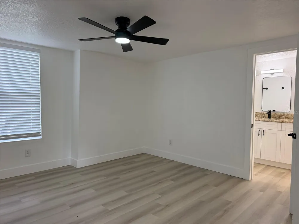 2604 E LAKE AVENUE Tampa, FL 33610