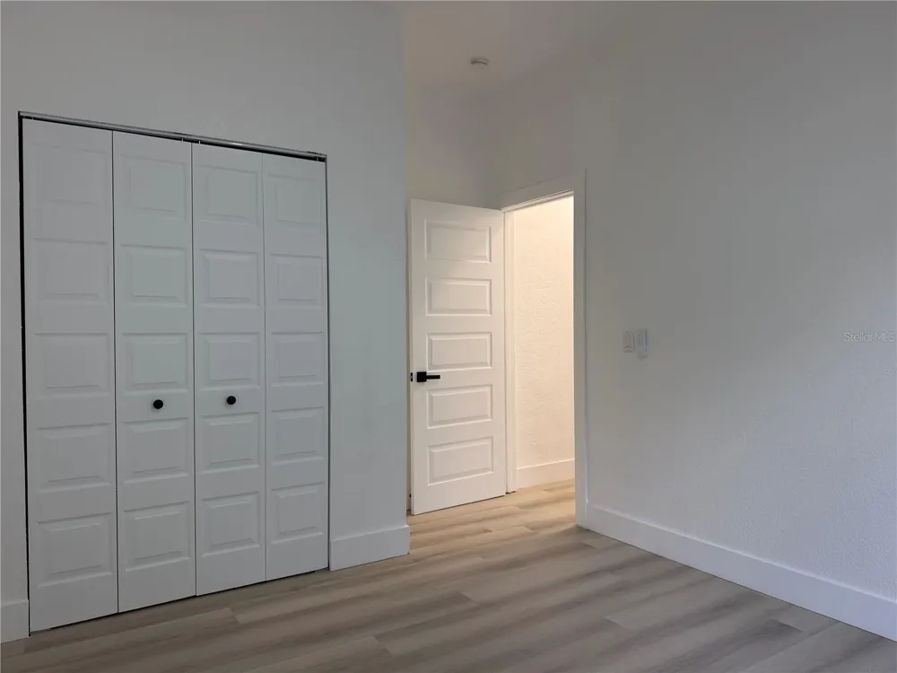 2604 E LAKE AVENUE Tampa, FL 33610