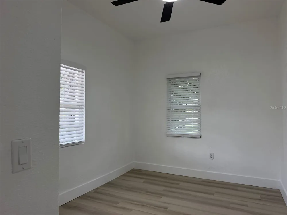 2604 E LAKE AVENUE Tampa, FL 33610