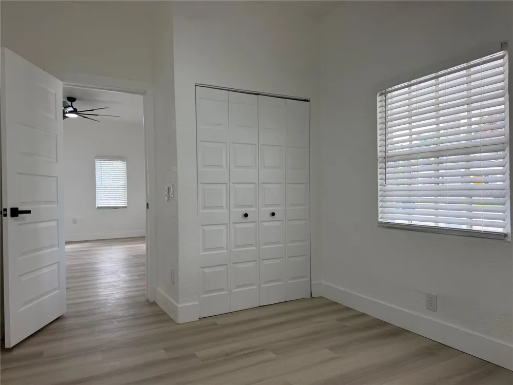 2604 E LAKE AVENUE Tampa, FL 33610