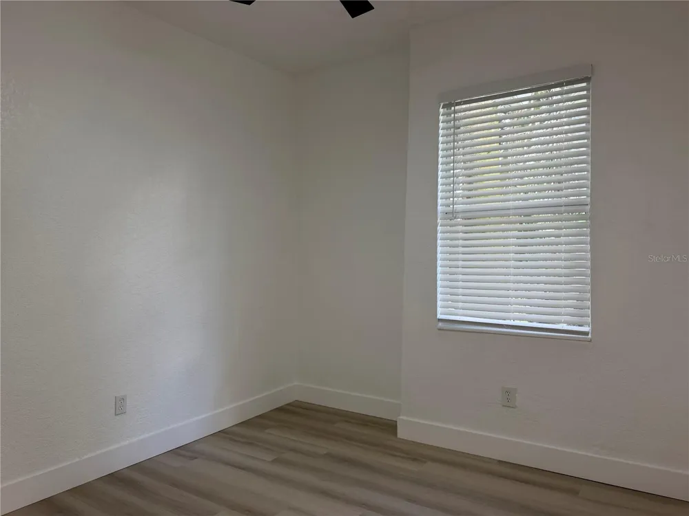 2604 E LAKE AVENUE Tampa, FL 33610