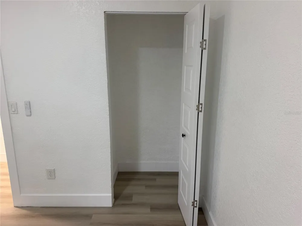 2604 E LAKE AVENUE Tampa, FL 33610