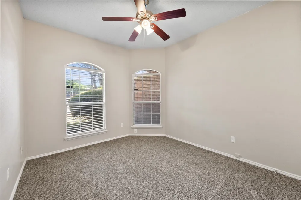 926 Tennis Villa Drive Arlington, TX 76017