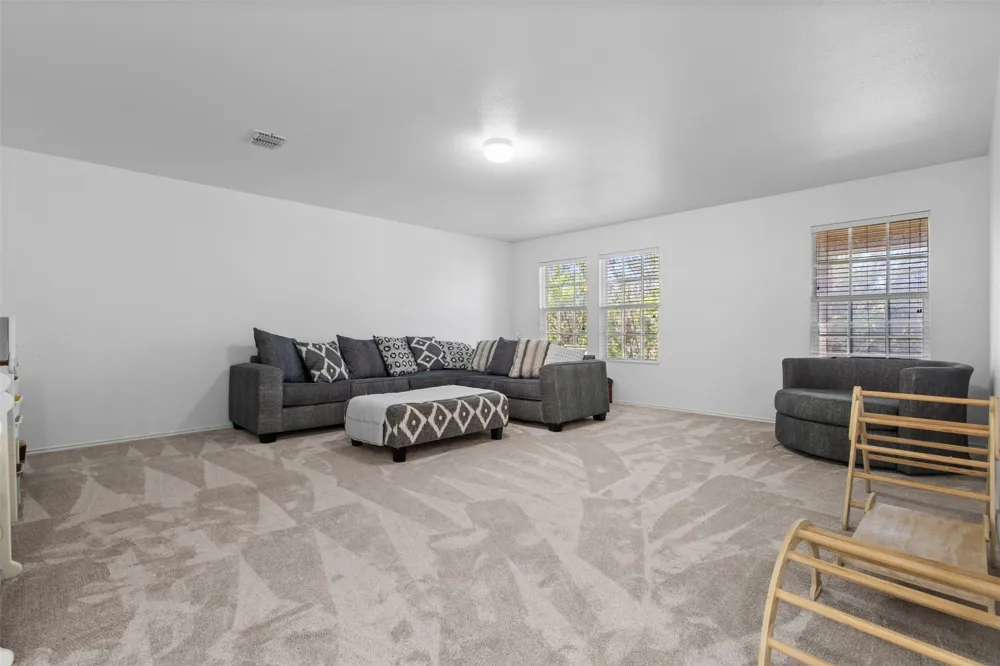 8005 York Beach Place Arlington, TX 76002