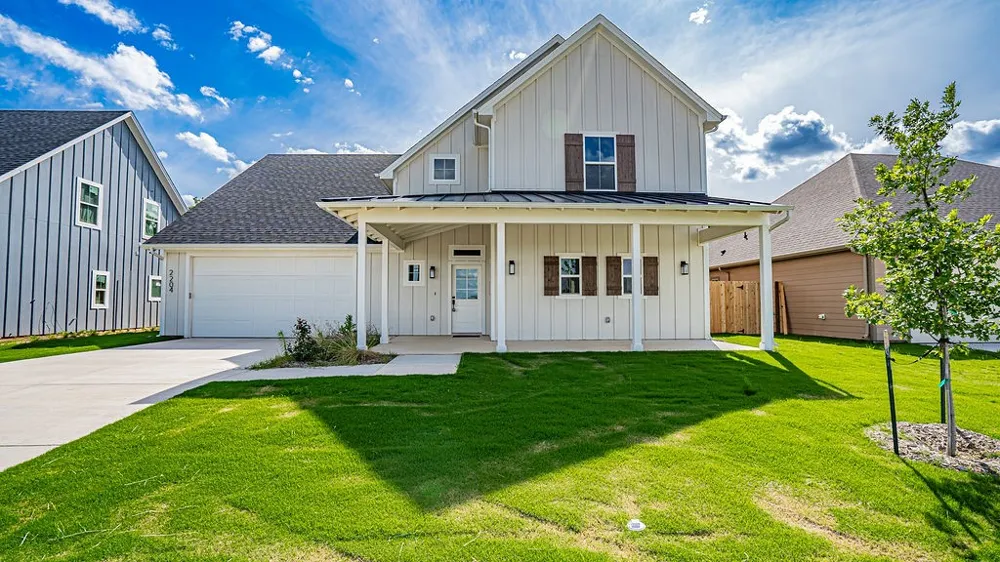 2204 Salina Circle Granbury, TX 76048