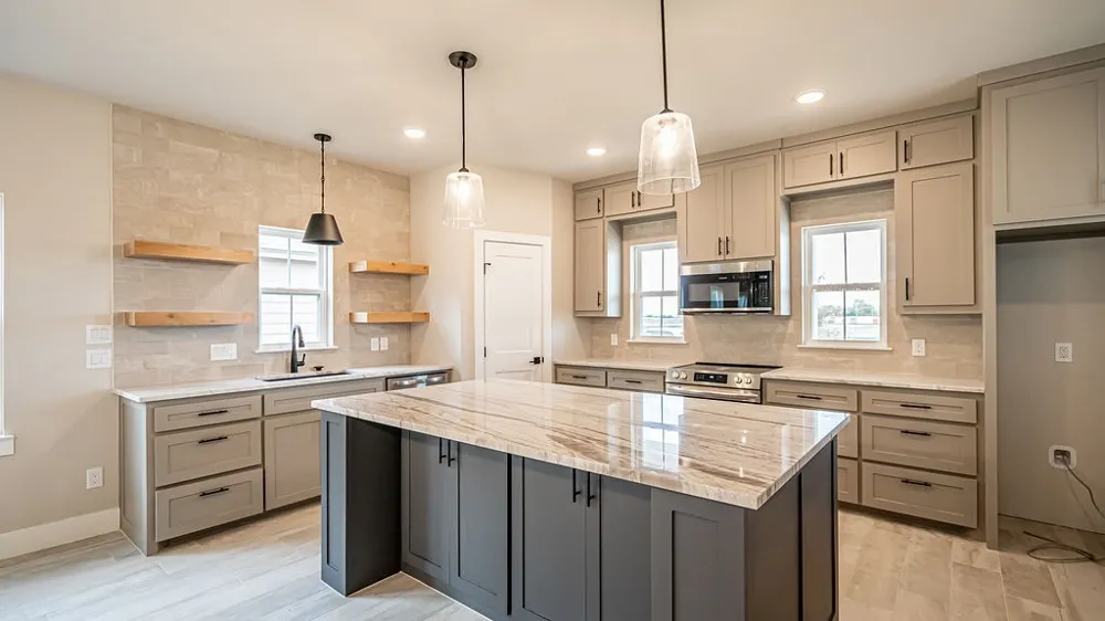 2204 Salina Circle Granbury, TX 76048
