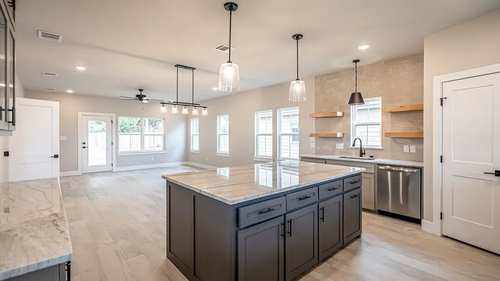 2204 Salina Circle Granbury, TX 76048
