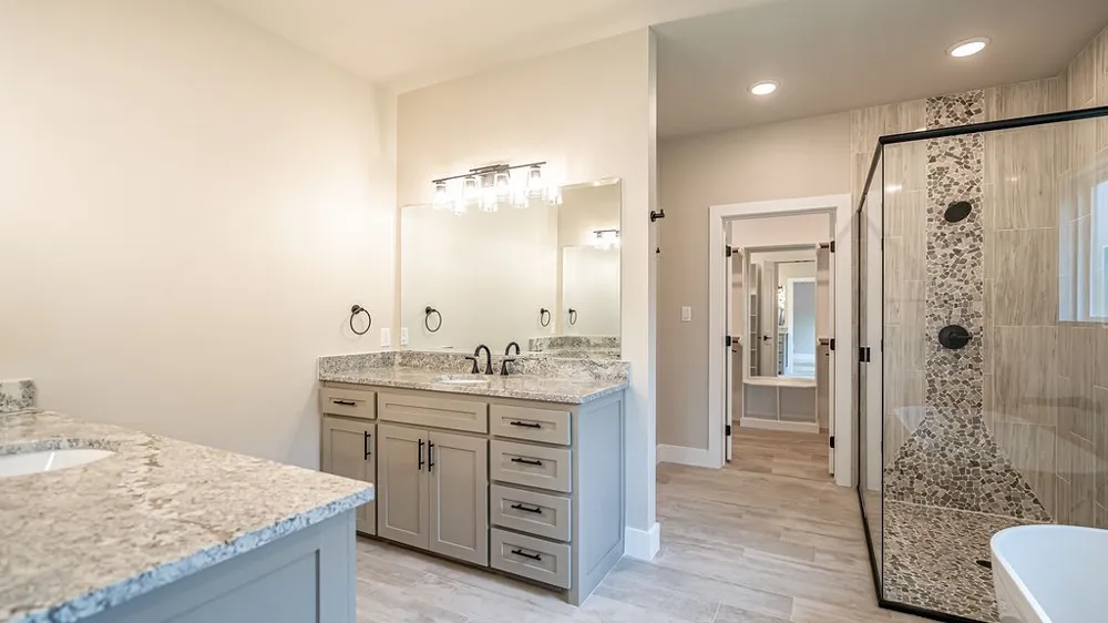 2204 Salina Circle Granbury, TX 76048