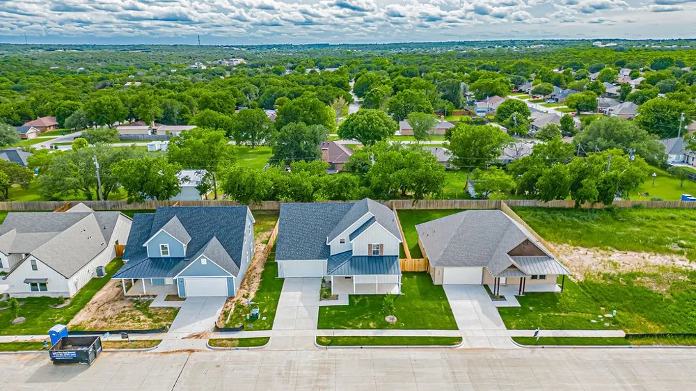 2204 Salina Circle Granbury, TX 76048