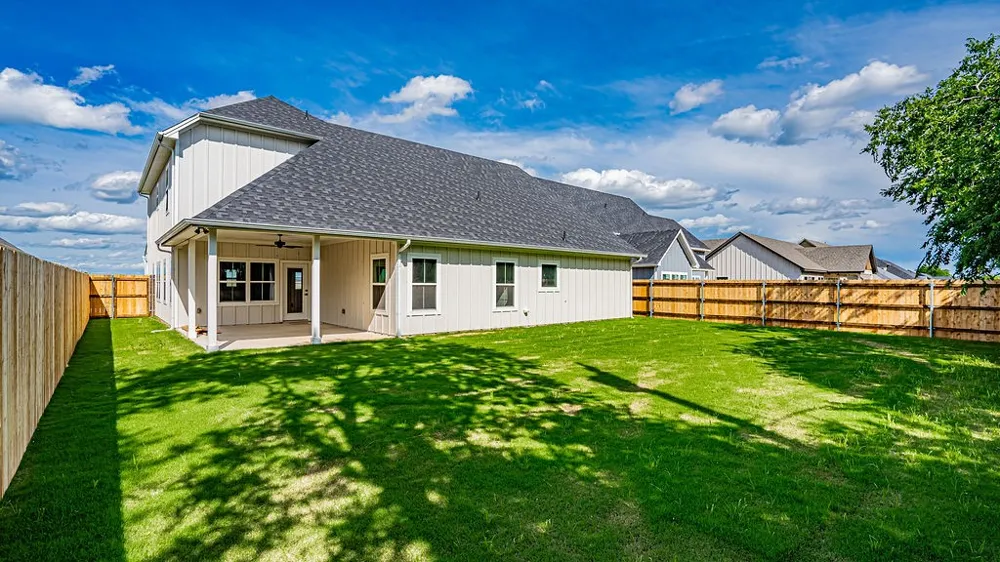 2204 Salina Circle Granbury, TX 76048