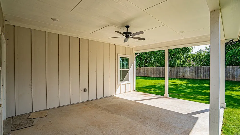 2204 Salina Circle Granbury, TX 76048