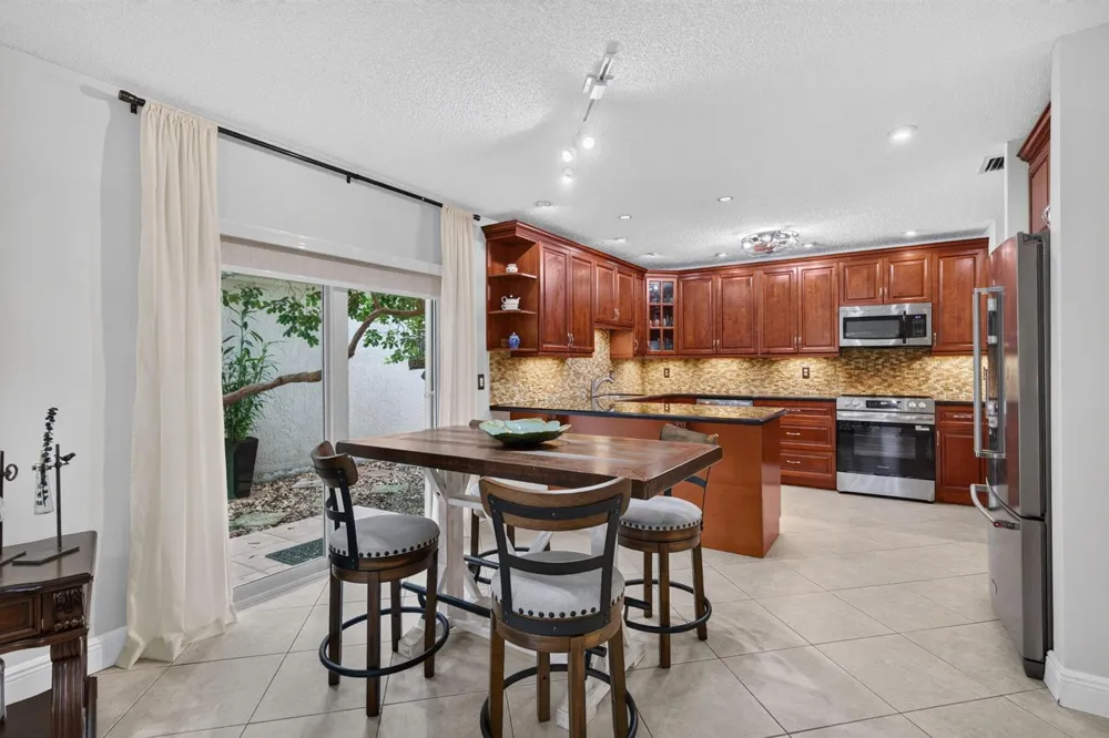 10531 NW 11TH COURT Plantation, FL 33322