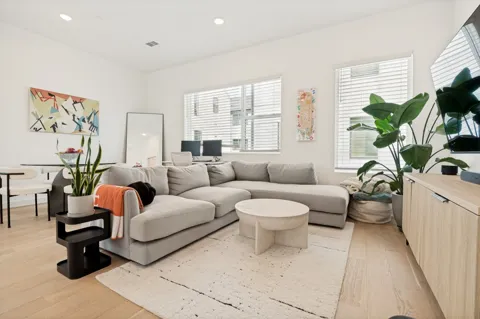 427 W 10th Street #201