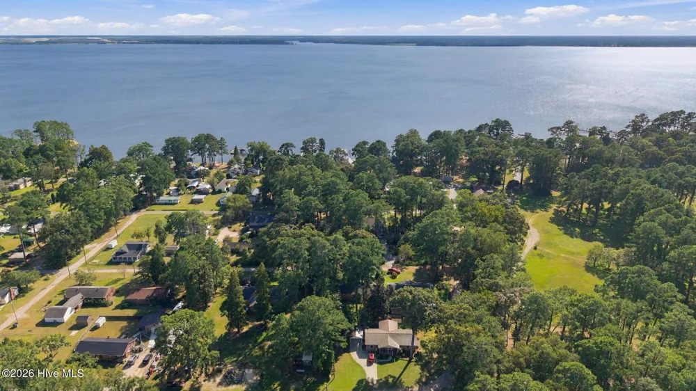 27 Croatan Avenue Bath, NC 27808