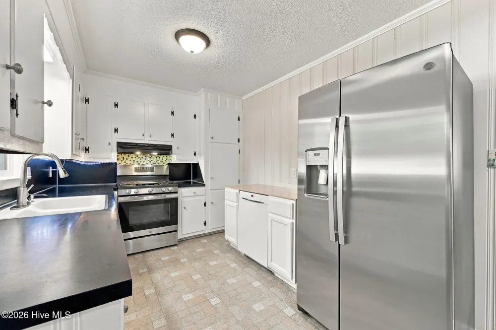 27 Croatan Avenue Bath, NC 27808