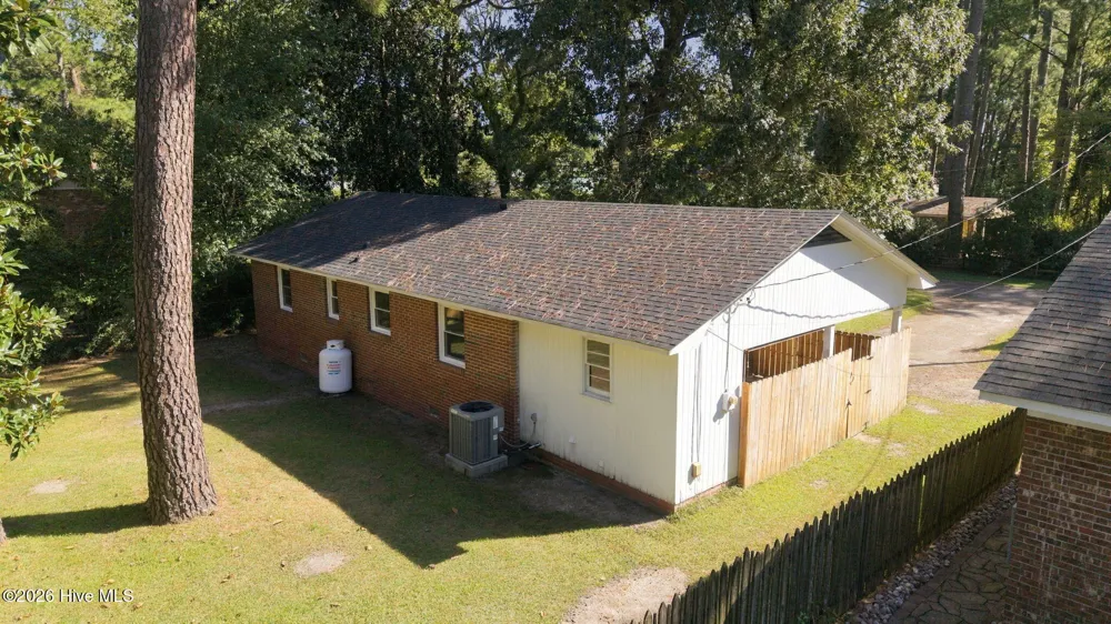27 Croatan Avenue Bath, NC 27808