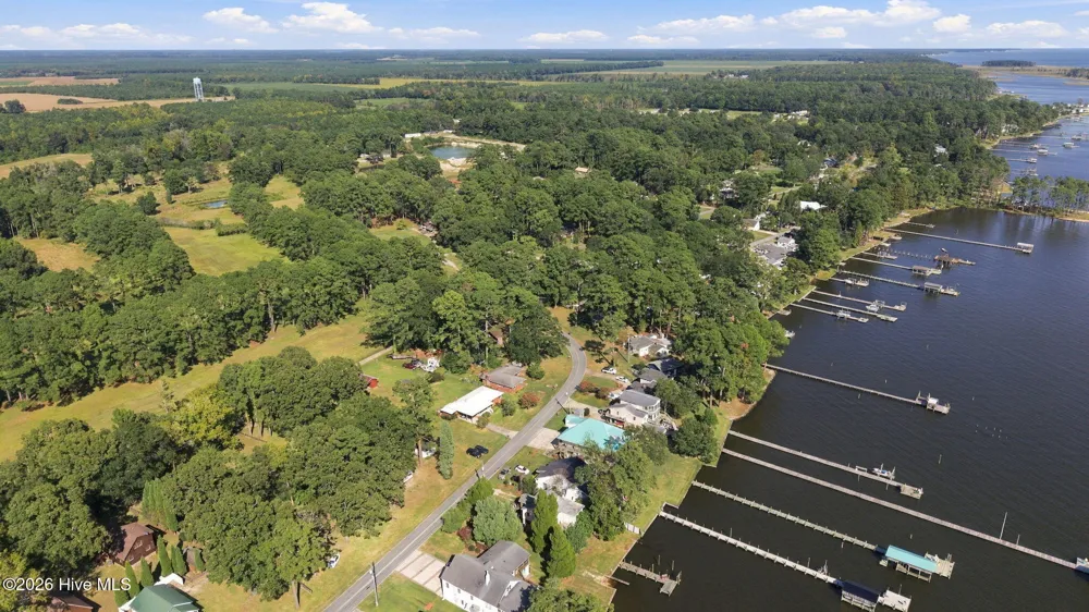 27 Croatan Avenue Bath, NC 27808