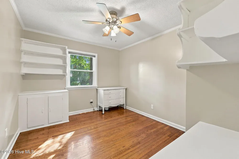 27 Croatan Avenue Bath, NC 27808