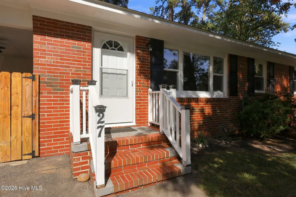27 Croatan Avenue Bath, NC 27808